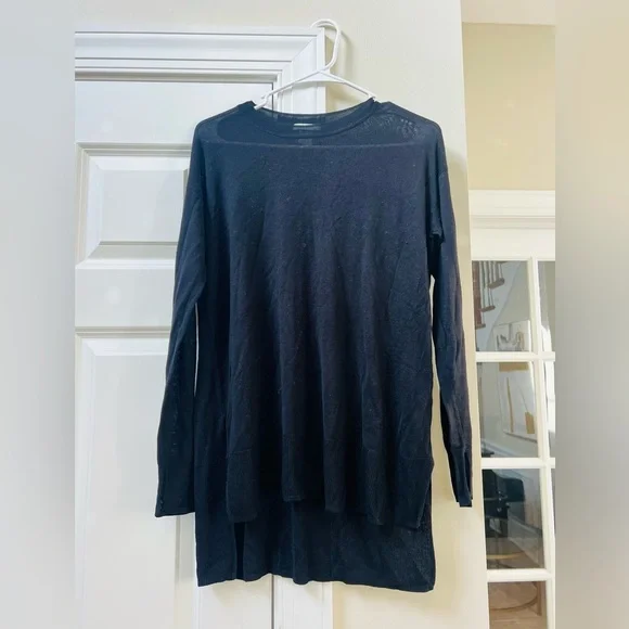 H&M Elegant Black Long Sleeve Tee - Picture 1 of 5